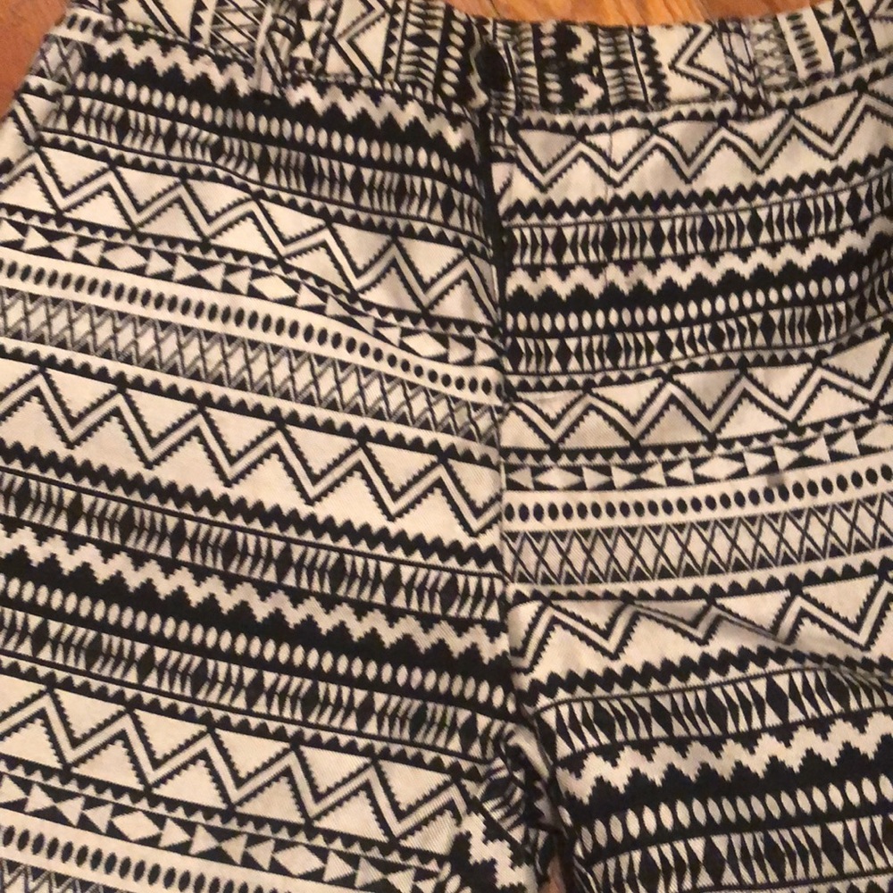 21men size 30 designer Aztec pattern shorts
